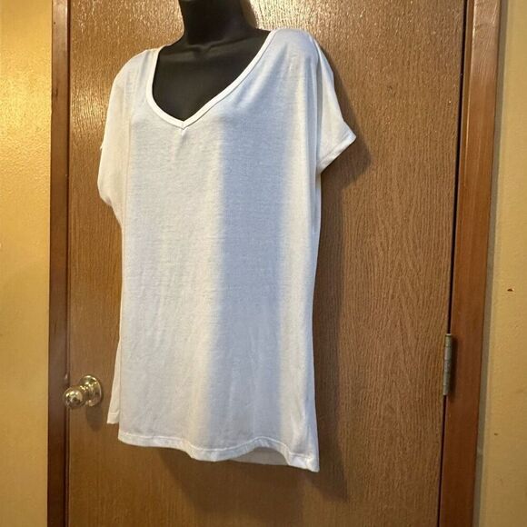T-shirts V-neck short sleeve - Peace and Pearls, Justify - women’s size XL - Picture 8 of 16